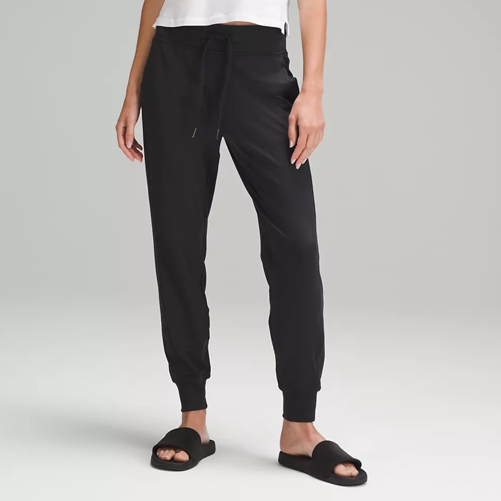 Lululemon joggers size 6